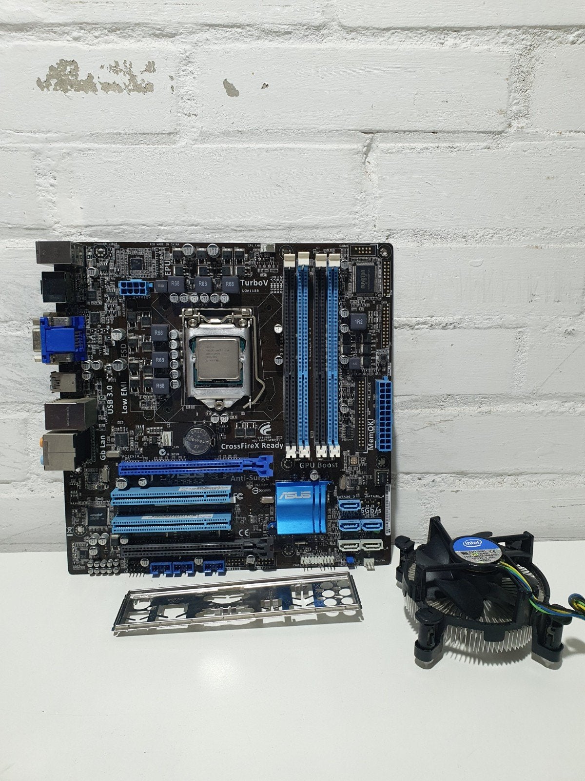 ASUS P8H67-M PRO + Intel Core i3-3220 + CPU-koeler — LGA1155, Computers en Software, Moederborden, Zo goed als nieuw, Intel, DDR3