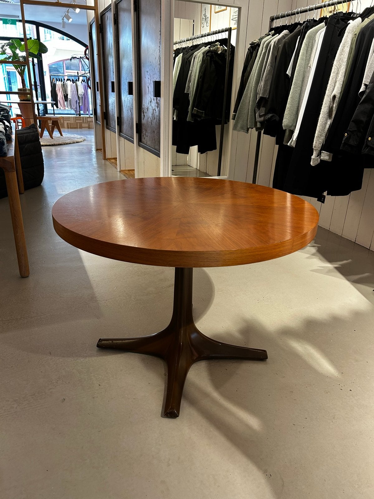 Vintage ronde eettafel met houten blad, Huis en Inrichting, Tafels | Eettafels, Ophalen, Gebruikt, Rond, Vintage 70s