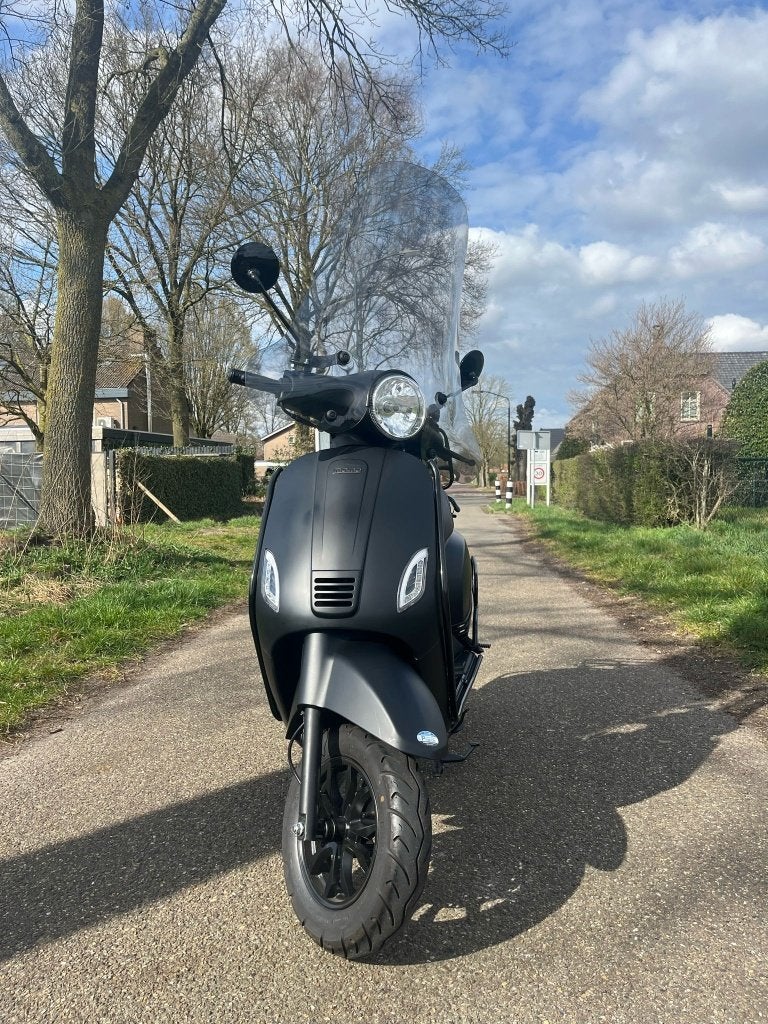 Scooter Momo, Zo goed als nieuw, Benzine, Ophalen, Overige merken
