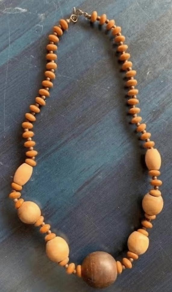 Houten kralenketting; ketting verschillende houten kralen, Ophalen of Verzenden, Zo goed als nieuw, Bruin, Overige materialen