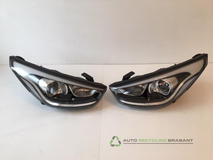 Koplamp rechts van een Hyundai IX35, Auto-onderdelen, Gebruikt, -, -, Ophalen of Verzenden
