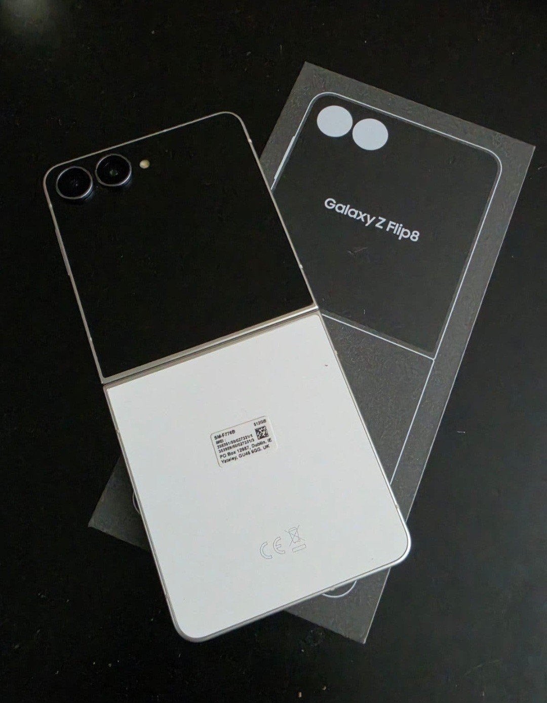 Samsung Galaxy Z Flip 8 - 256 GB - Zo goed als nieuw