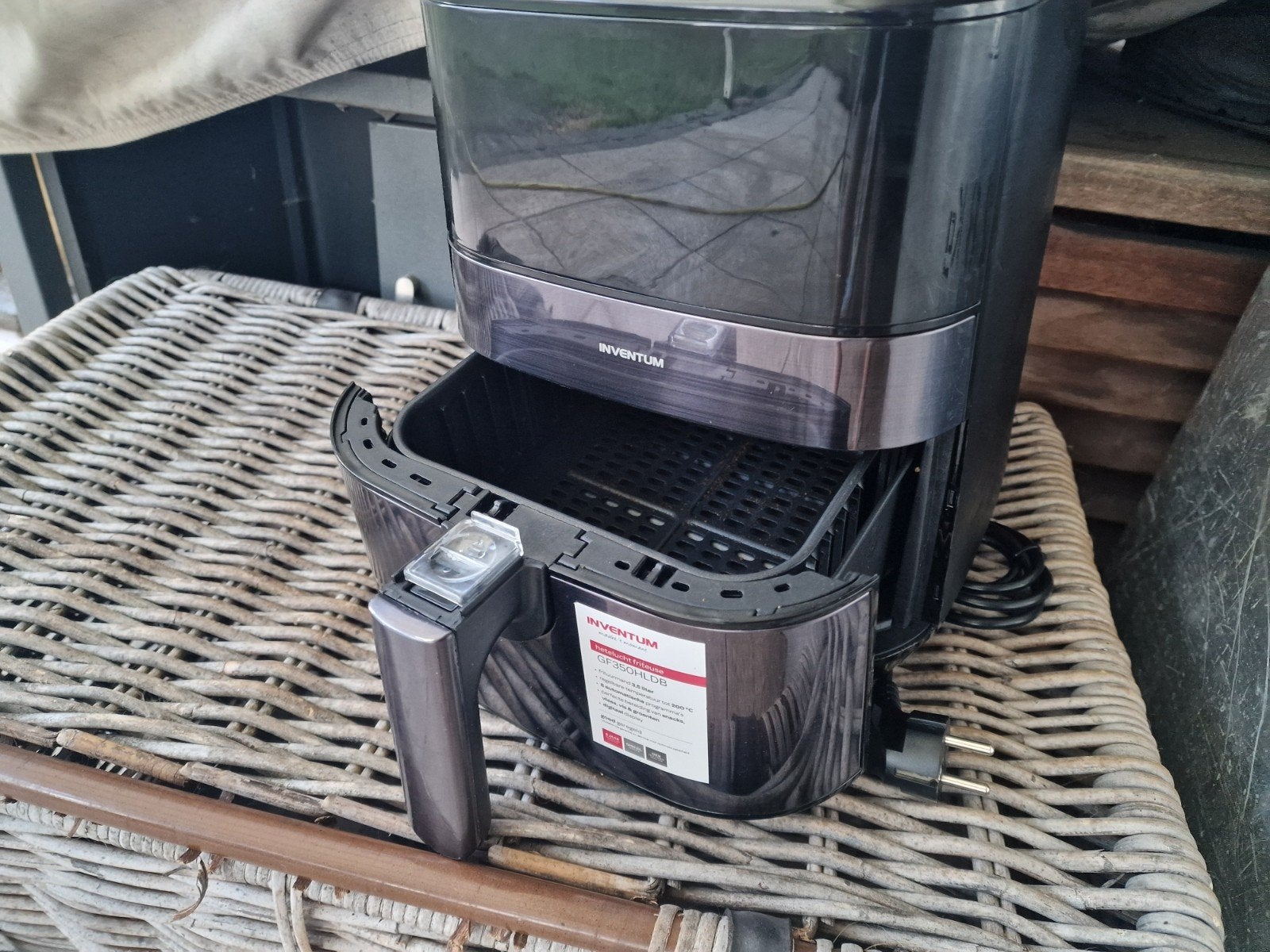 1 mooie airfryer van merk Inventum