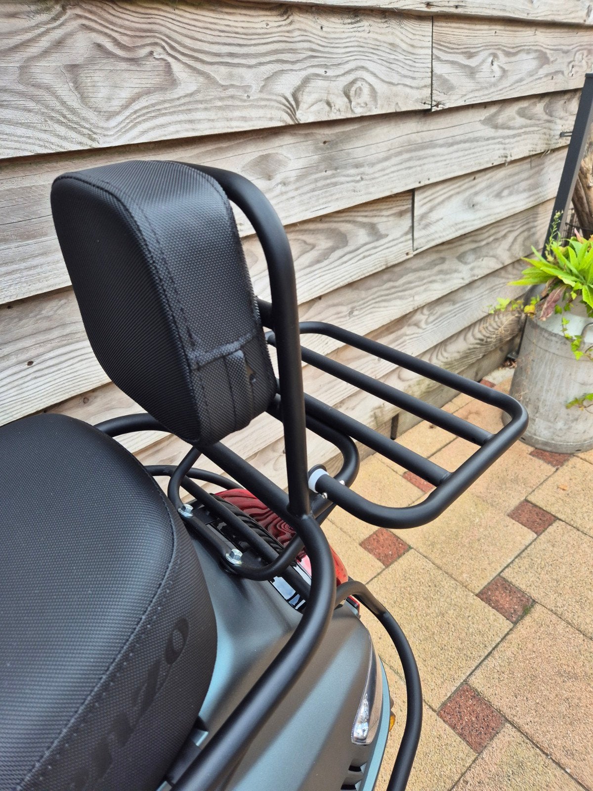 Senzo scooter bagagedrager met rugsteun, Fietsen en Brommers, Ophalen, Zo goed als nieuw, Overige typen, Overige merken