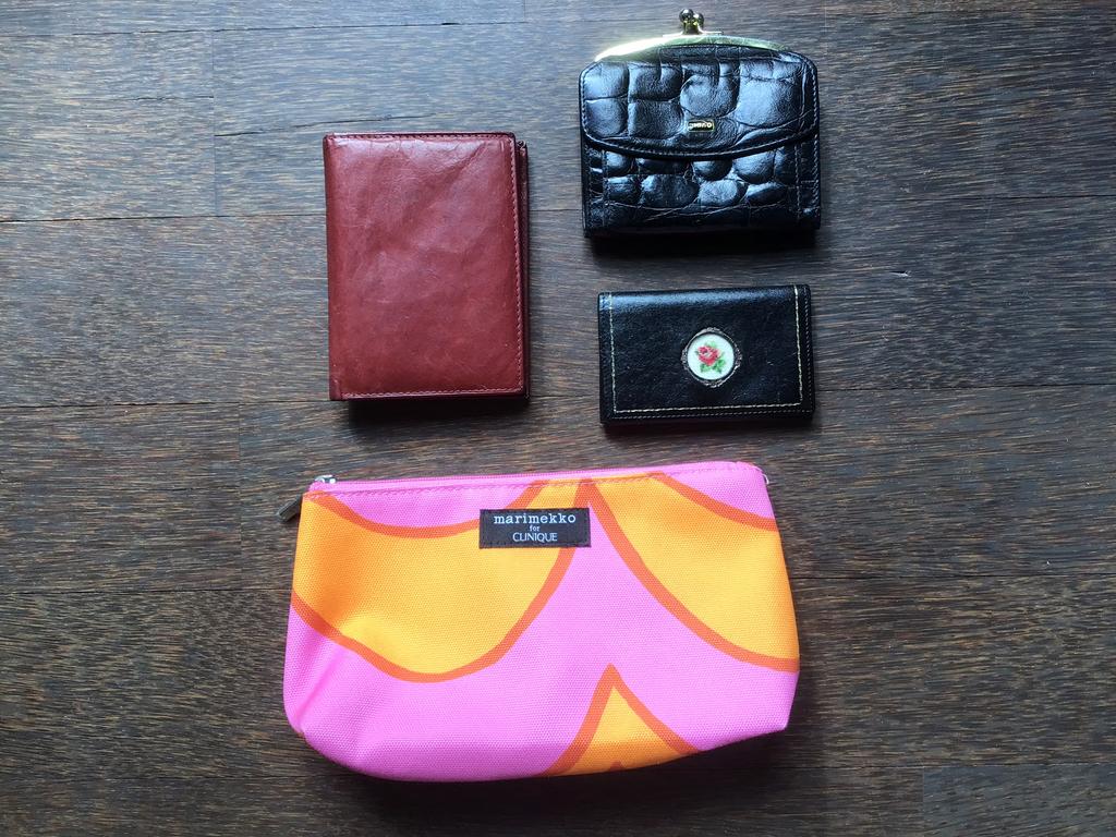 3 leren portemonnee’s - toilettas Marimekko, Sieraden, Tassen en Uiterlijk, Ophalen of Verzenden, Zo goed als nieuw, Rood