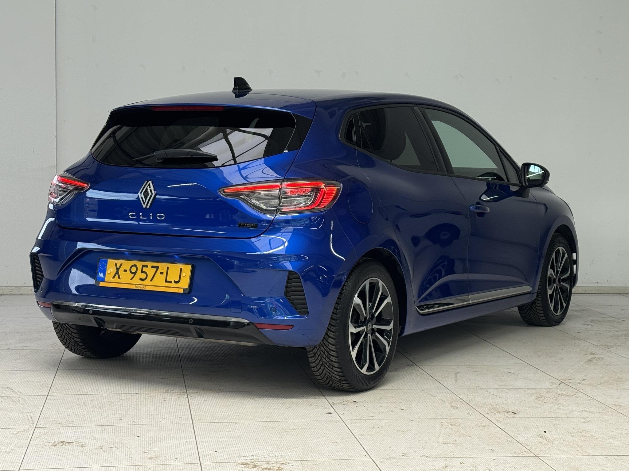 Renault Clio 1.6 E-Tech Full Hybrid 145 Techno | 360 Camer, Parkeersensor, Gebruikt, Met garantie (alle), Blauw