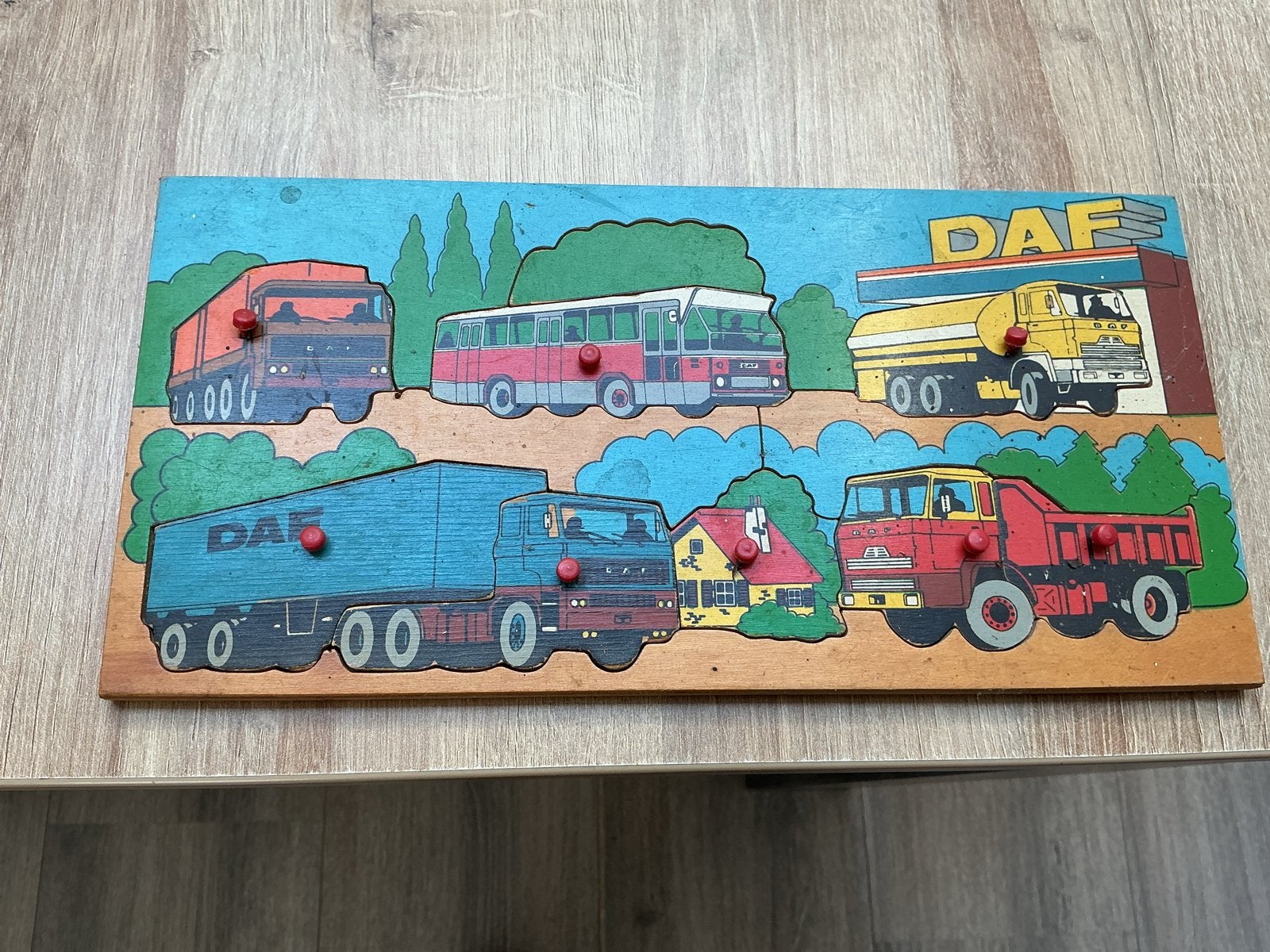 Vintage DAF houten puzzel met vrachtwagens en bussen, Ophalen of Verzenden, Gebruikt