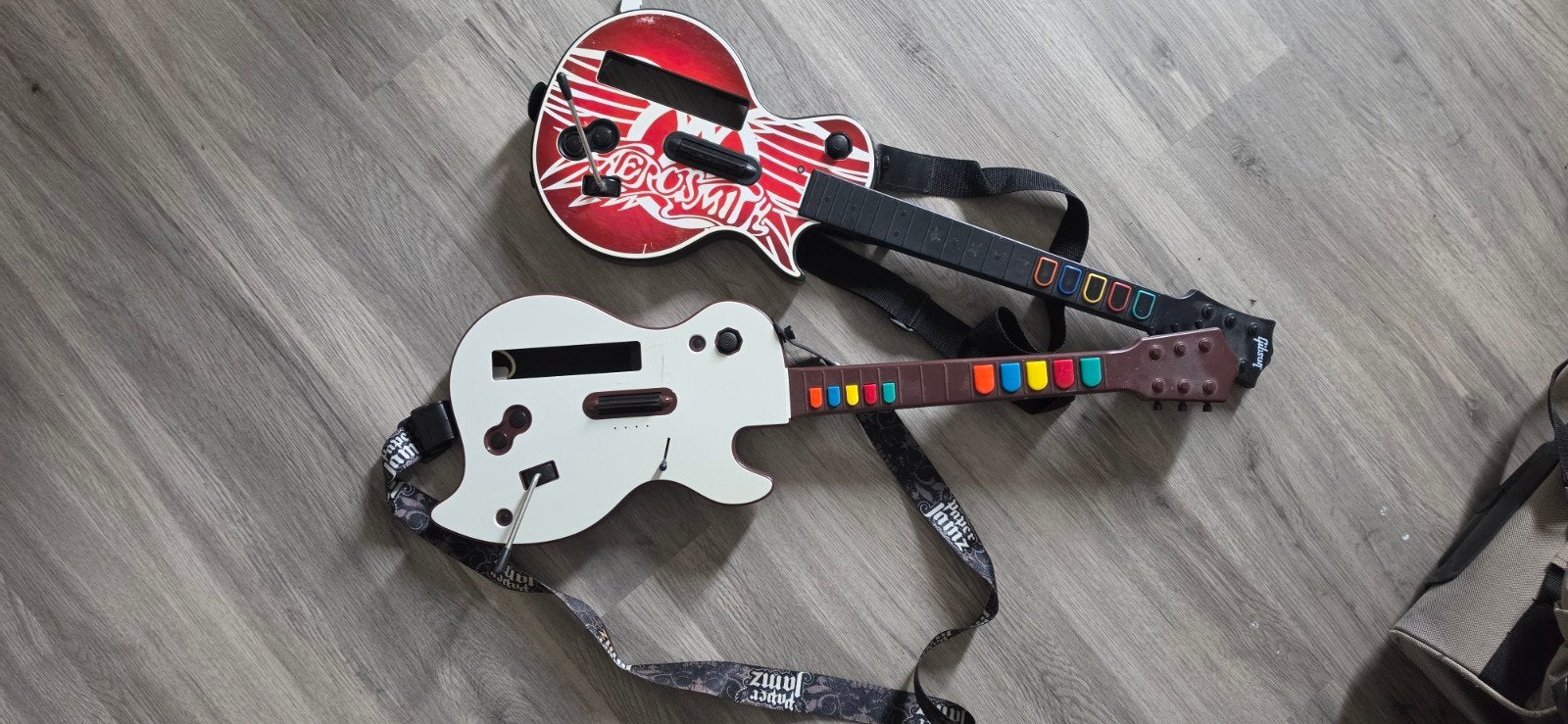 Guitar hero 2 gitaren en 2 spellen, Ophalen, Muziek, Gebruikt, 1 speler