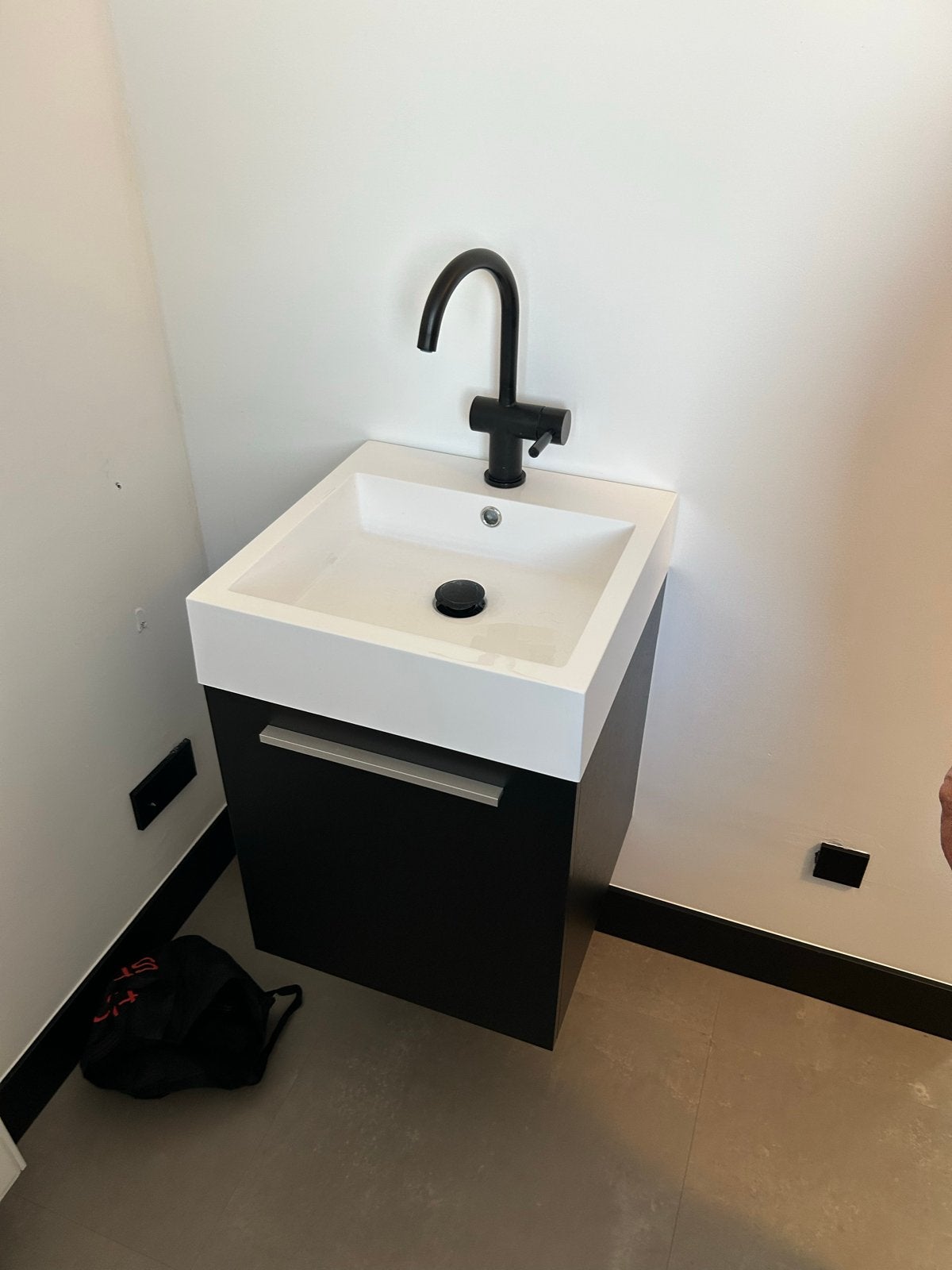 Compacte Wastafelkast met Wastafel en Kraan - Zwart/Wit, Ophalen, Minder dan 50 cm, Gebruikt, Minder dan 100 cm