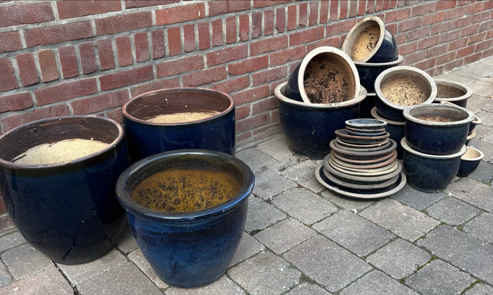 Grote partij blauwe bloempotten en schotels, Tuin en Terras, Ophalen, Gebruikt, 40 cm of meer, Rond
