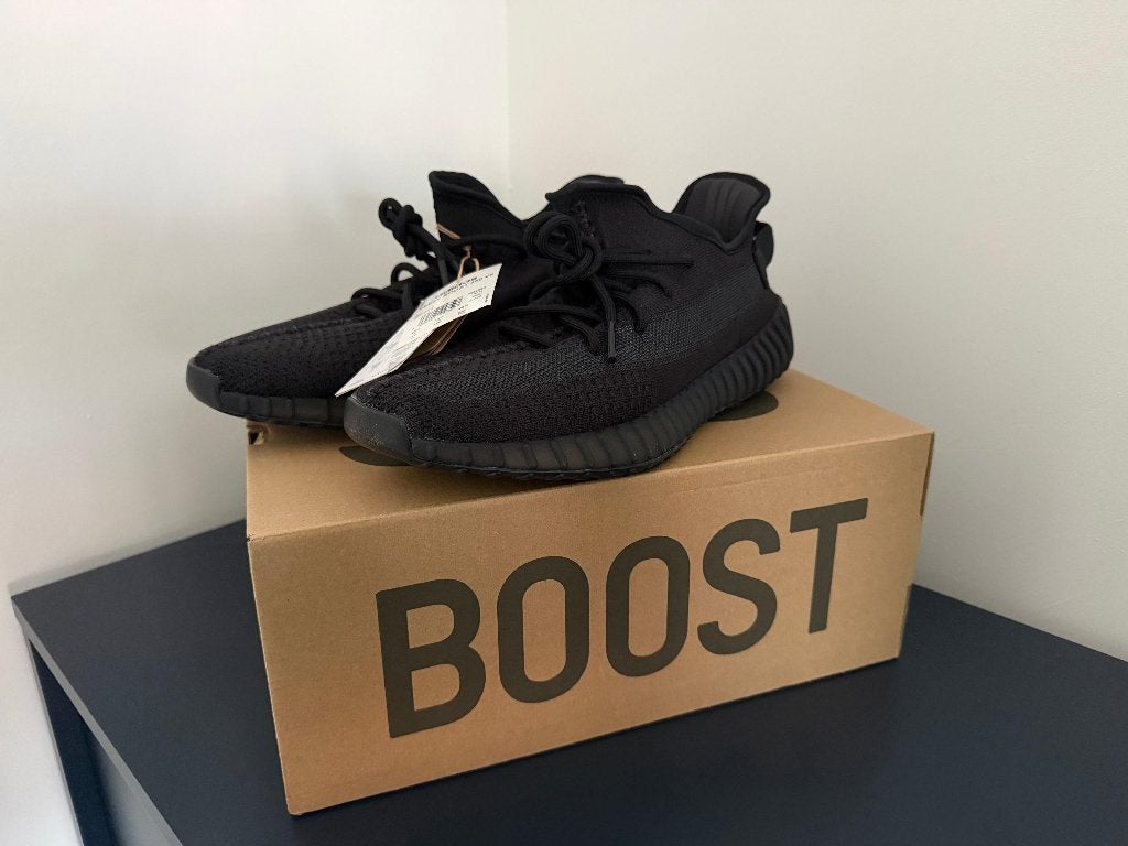 Yeezy Boost 350 V2 45 1/3 Onyx, Ophalen of Verzenden, Nieuw, Zwart, Adidas Yeezy