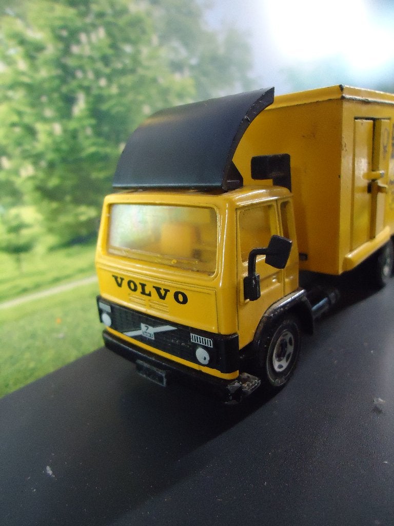 1:55 Volvo F7 Turbo 6 - SiKu Deutsche Post Pakketdienst, Ophalen of Verzenden, Gebruikt, Bus of Vrachtwagen, SIKU
