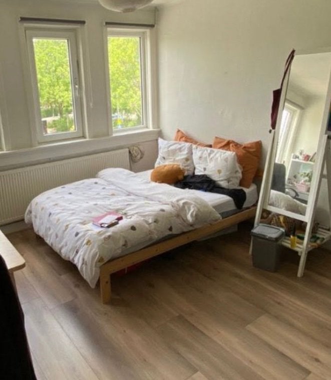 Matras + bed, Huis en Inrichting, Ophalen, Beige, 140 cm, Zo goed als nieuw