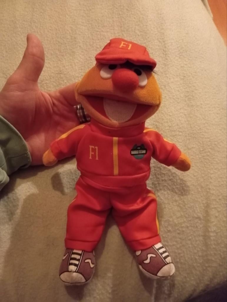 Ernie Sesamstraat knuffel F1 racepak, Ophalen of Verzenden, Overige typen