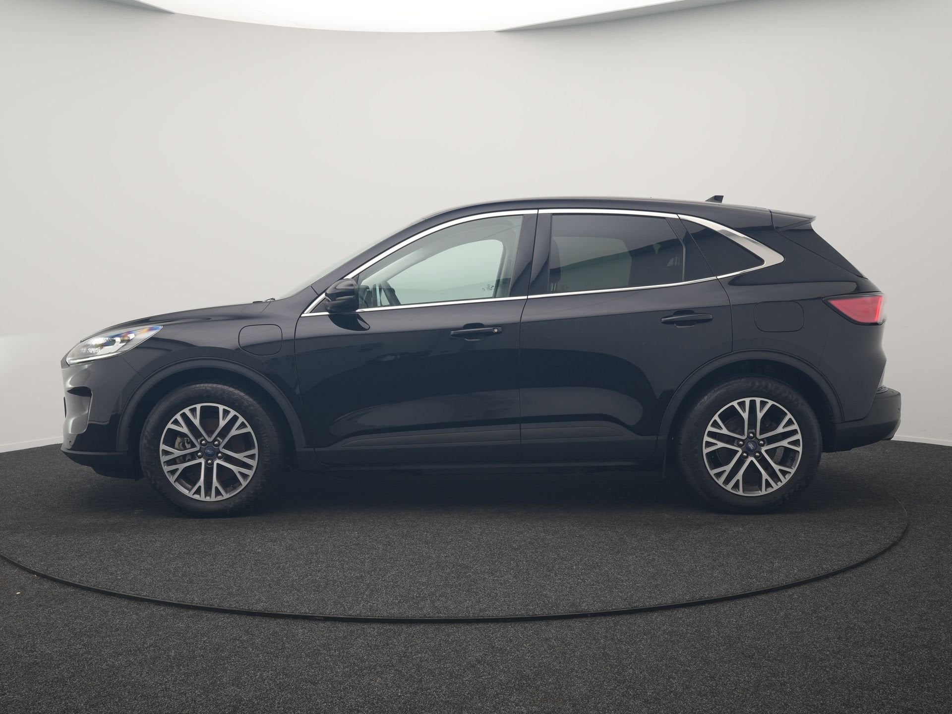 Foto 2 van Ford Kuga 2.5 Titanium X PHEV 225pk Dealer O.H. | Bang & Olu