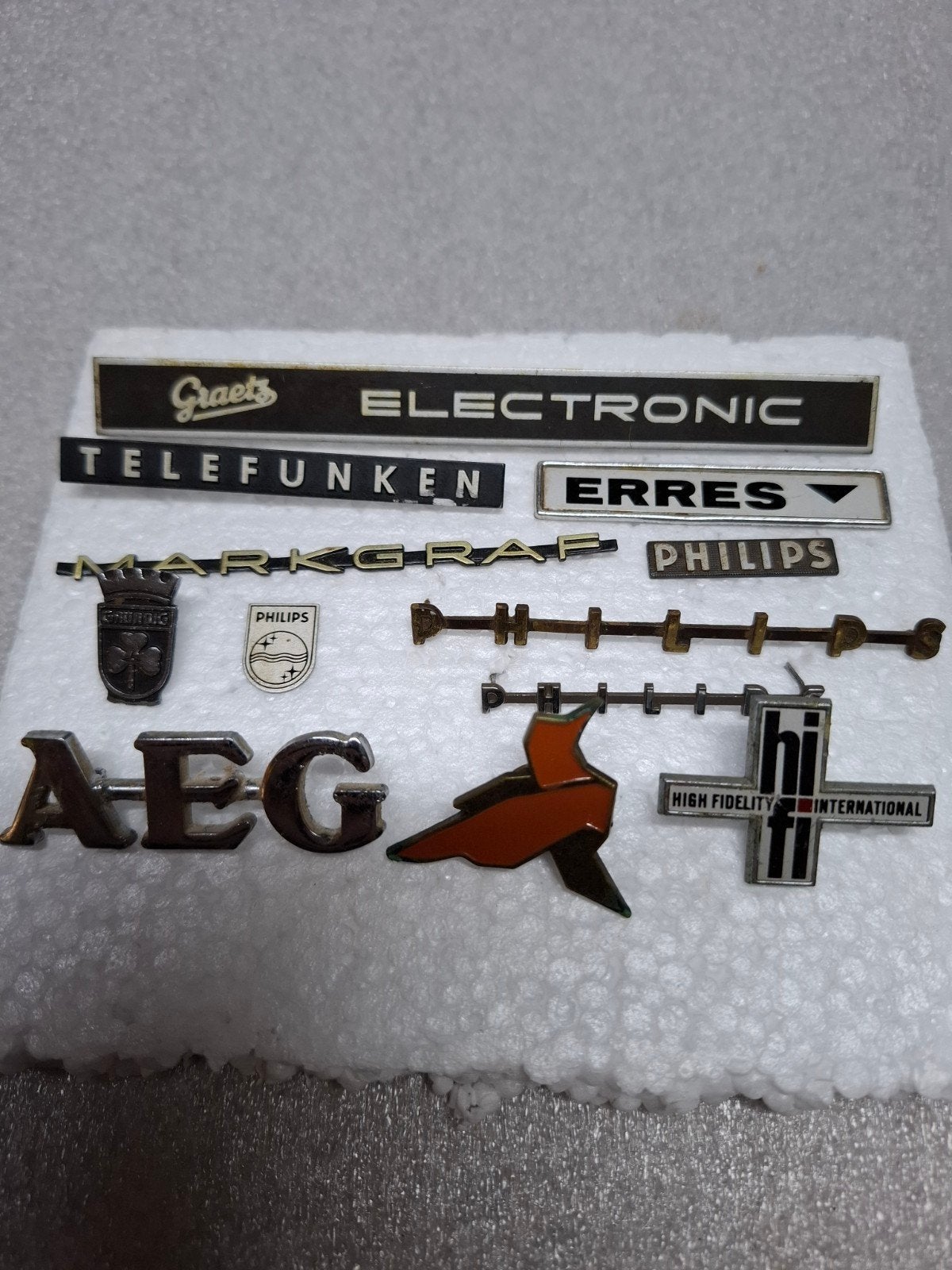 Emblemen, logo`s, typeplaatjes, merkplaatjes, Merken, Ophalen of Verzenden, Gebruikt, Gebruiksvoorwerp