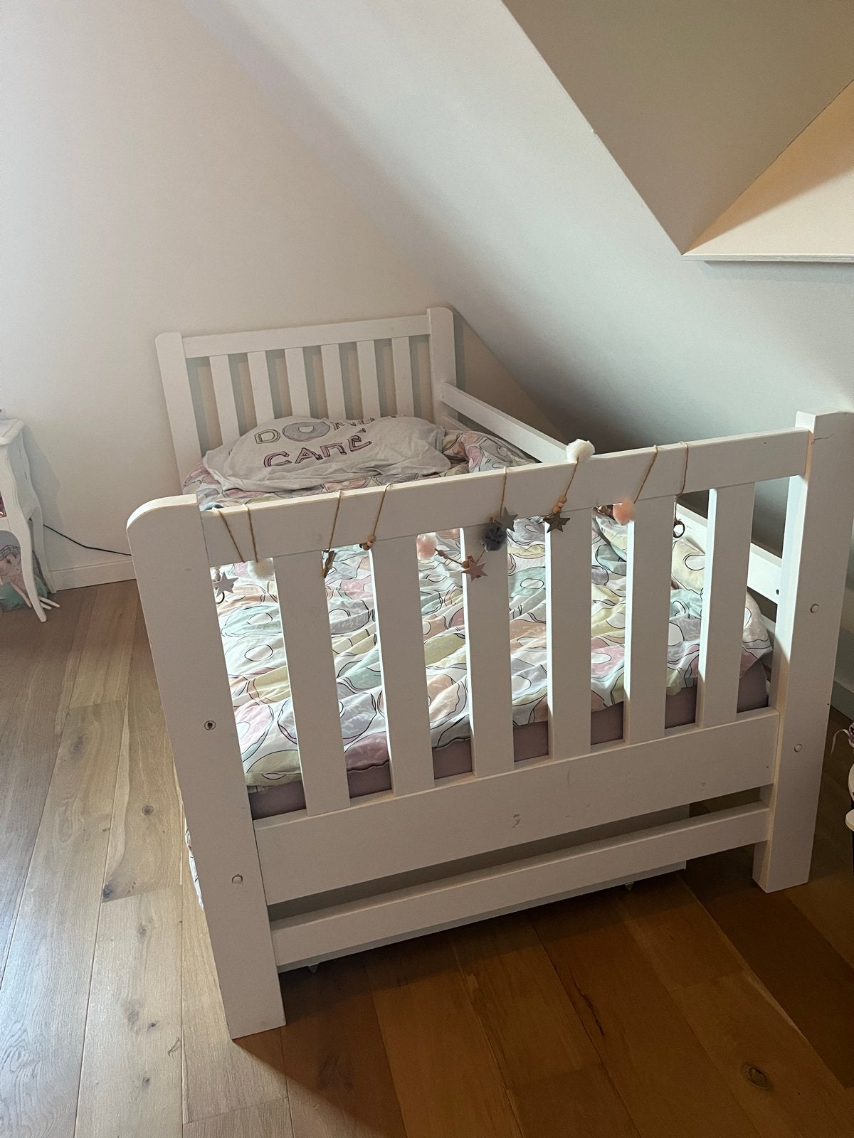 Kinderbed Tim van Rockwood - Wit met opberglades, Ophalen, 85 tot 100 cm, Gebruikt, Matras