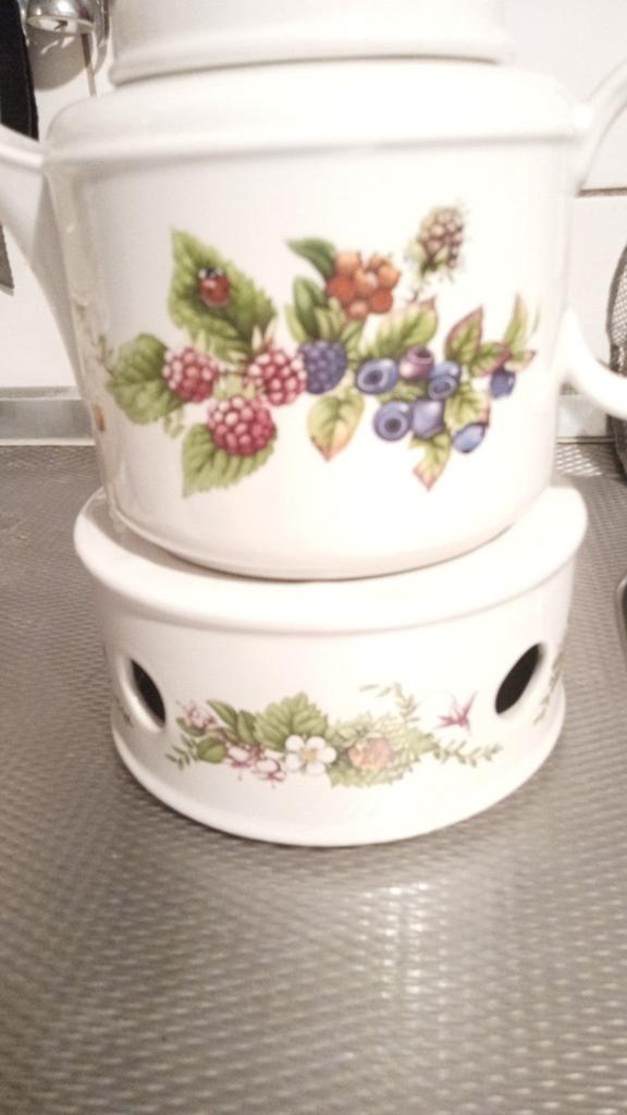 Uitgebreid servies met vruchten motief van Marjolein Bastin., Overige typen, Ophalen of Verzenden, Zo goed als nieuw, Wedgwood