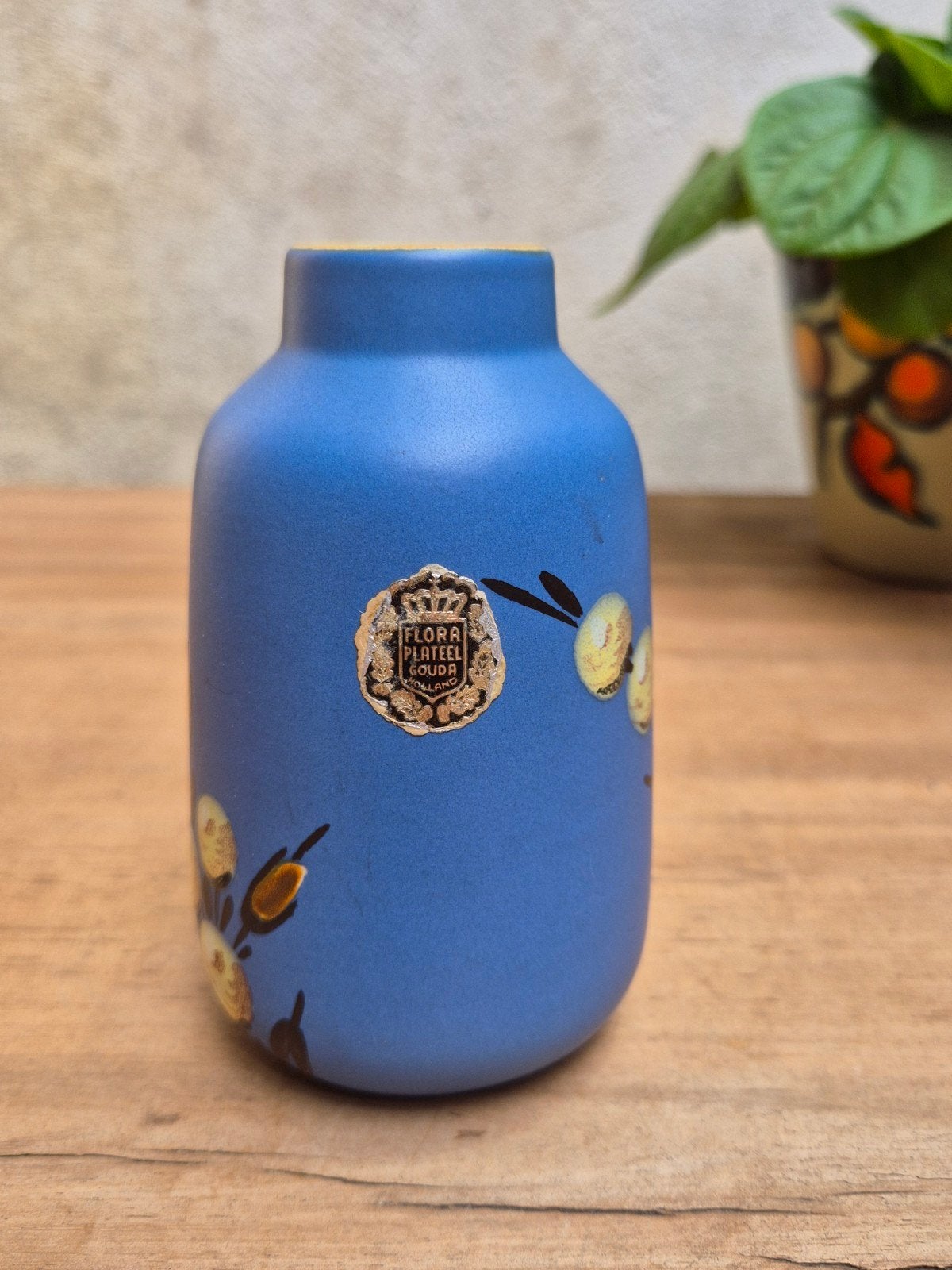 Vintage Flora Plateel Gouda vaasje - Kobaltblauw met bloemen, Ophalen of Verzenden