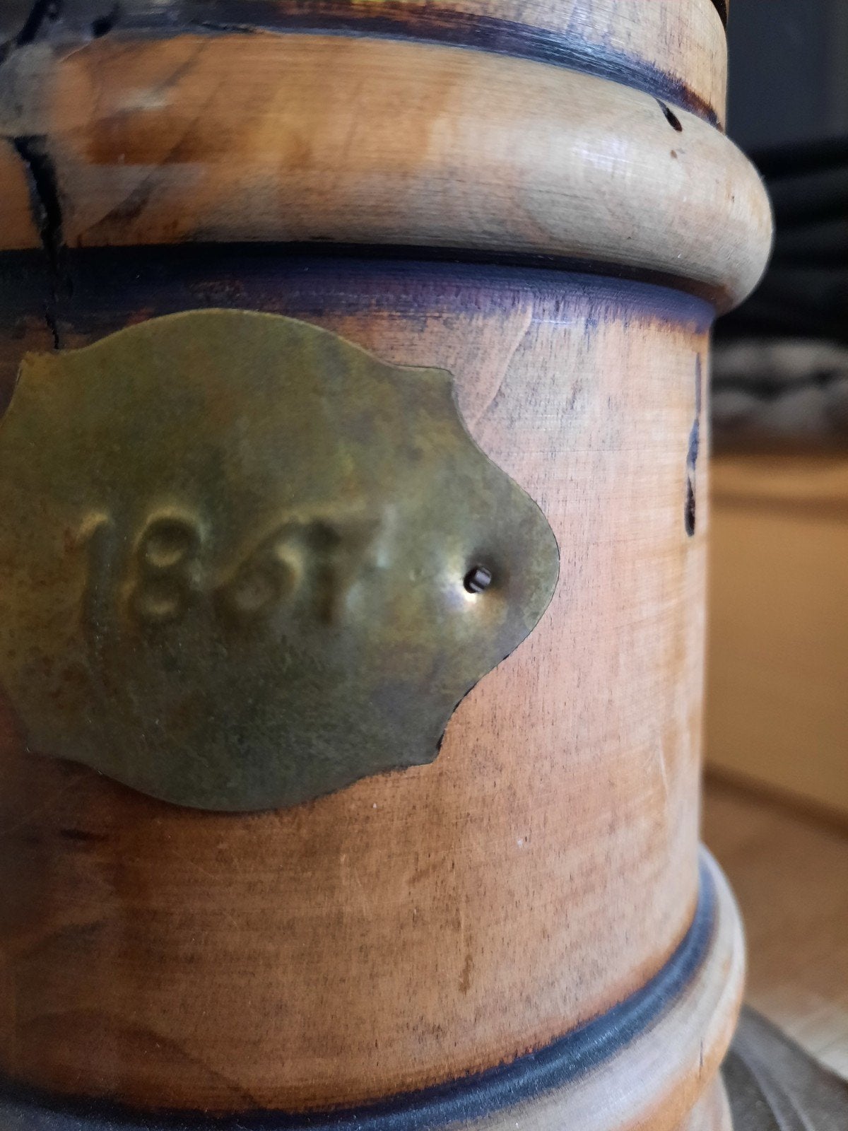 Antieke olielamp uit 1861 - Houten voet met messing, Ophalen of Verzenden