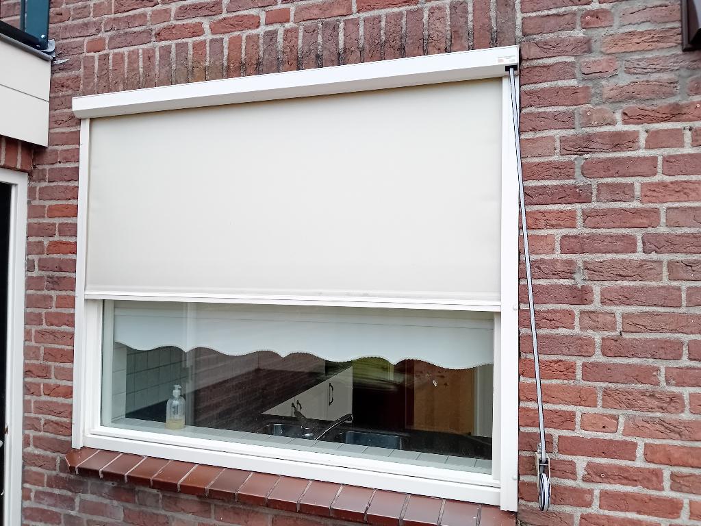 Elektrische rolluiken, Doe-het-zelf en Verbouw, Rolluiken, Ophalen, Gebruikt, 200 cm of meer, Wit