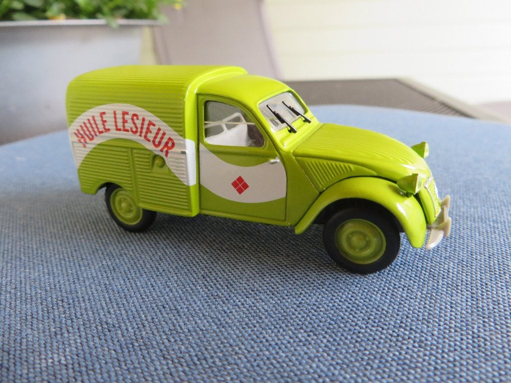Norev Citroen 2CV AZU Bestel eend HUILE LESIEUR, Hobby en Vrije tijd, Ophalen of Verzenden, Zo goed als nieuw, Auto, Norev