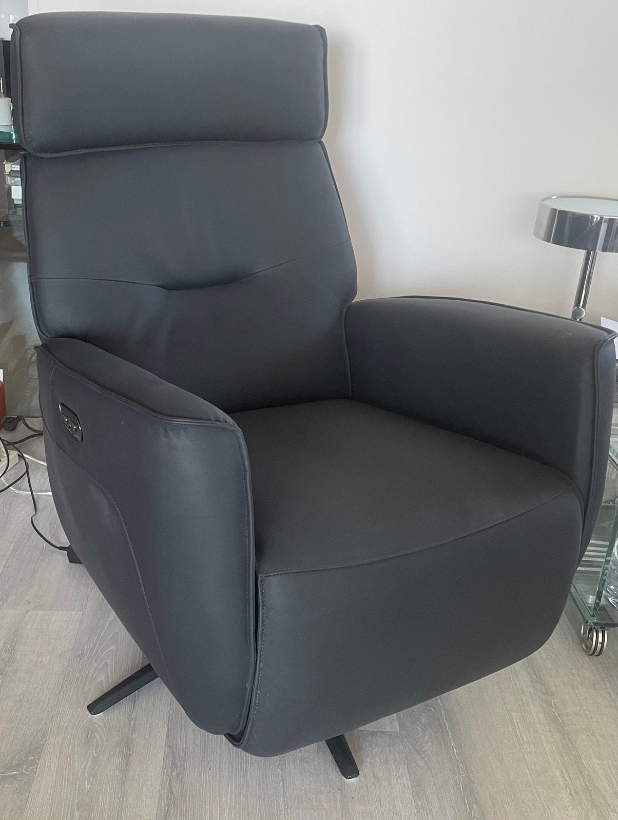 ZGAN Reagan Recliner Elektrische Relaxstoel Leer Zwart, Ophalen, Zo goed als nieuw, 50 tot 75 cm, Leer