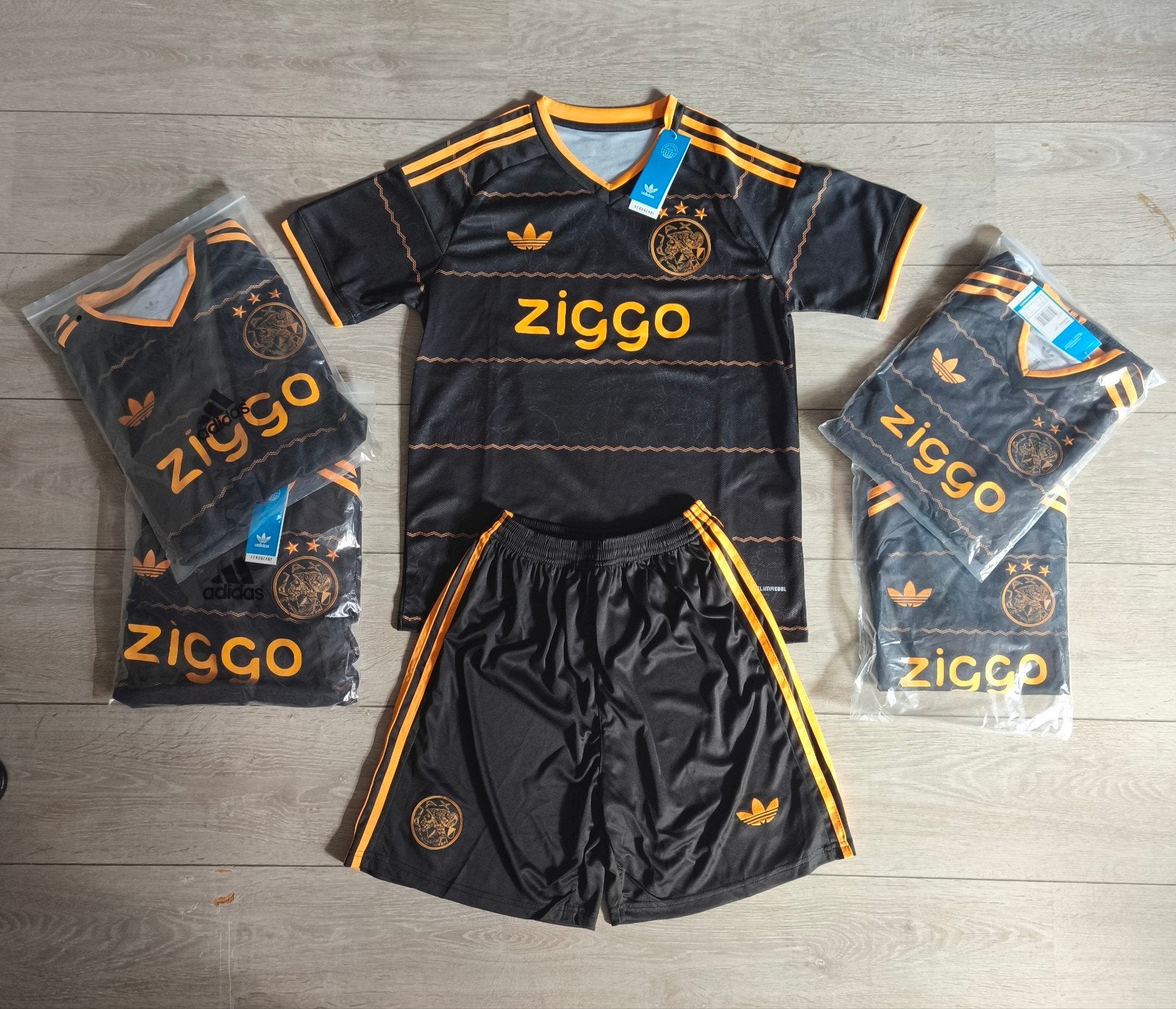 Ajax Uit Tenue Shirt En Broekje Verschillende Maten, Maat M, Ophalen of Verzenden, Zo goed als nieuw, Shirt