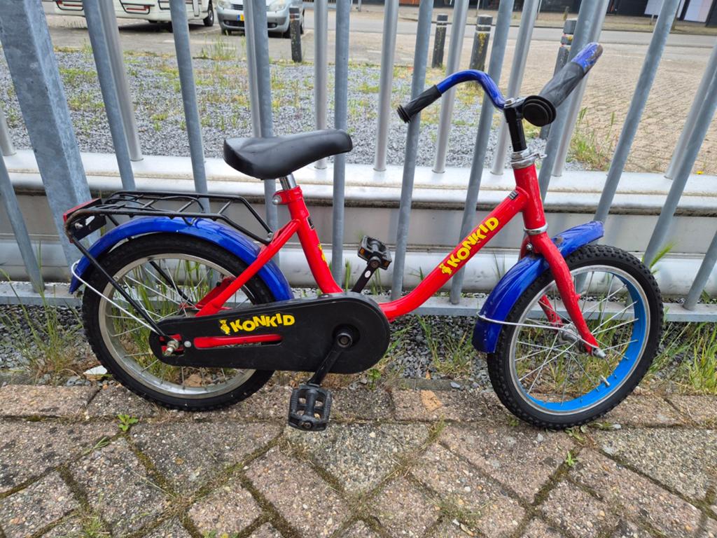 Kinderfiets Konkid 16 inch rood/blauw, Fietsen en Brommers, Ophalen