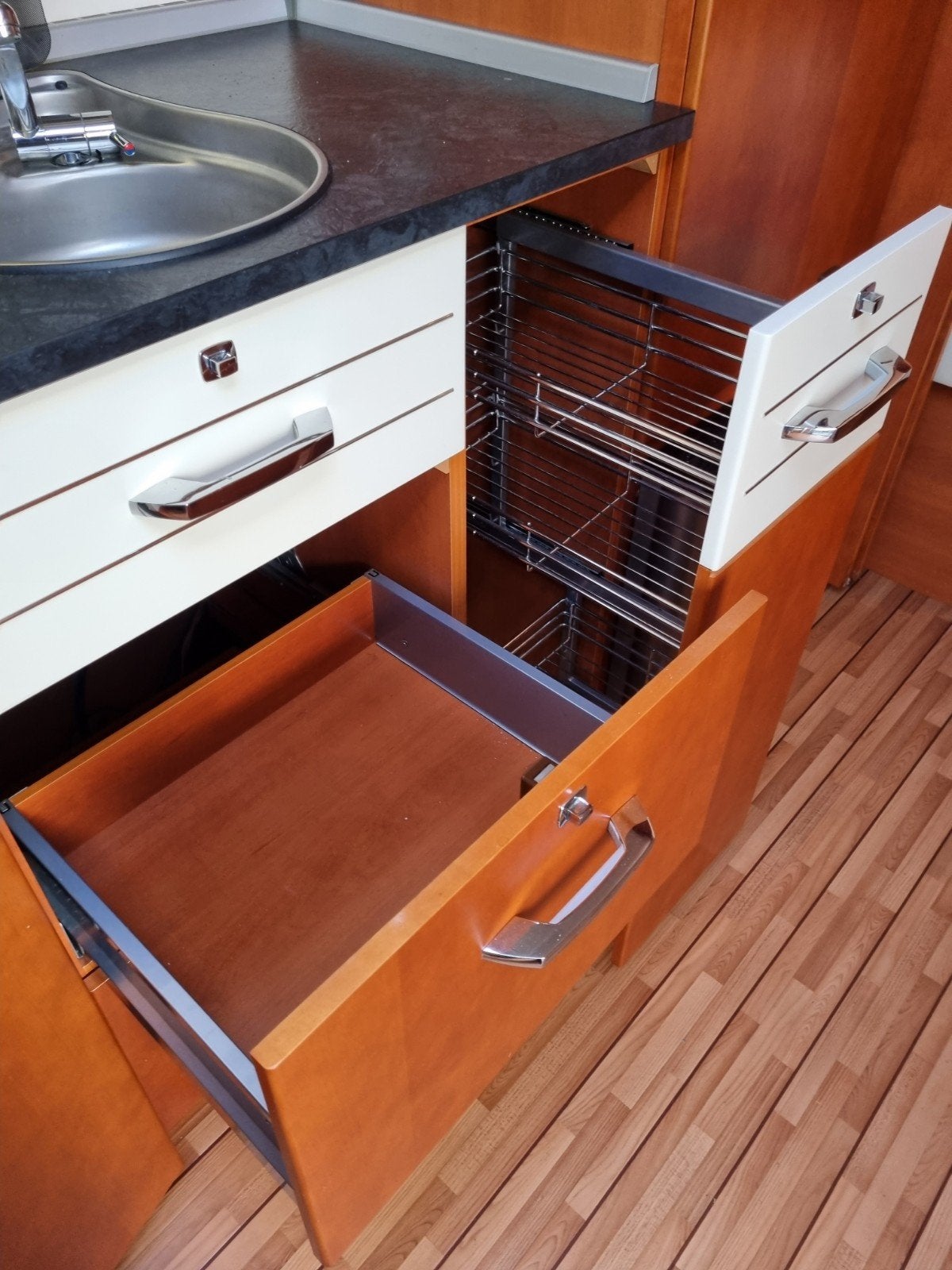 Foto 11 van Tabbert puccini 560TD bj,15 als nieuw BOMVOL ACCESSOIRES