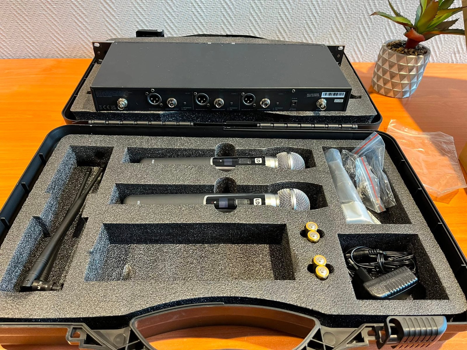 LD systems U506 handheld set van 2, Muziek en Instrumenten, Microfoons, Ophalen, Zo goed als nieuw, Zangmicrofoon, Draadloos