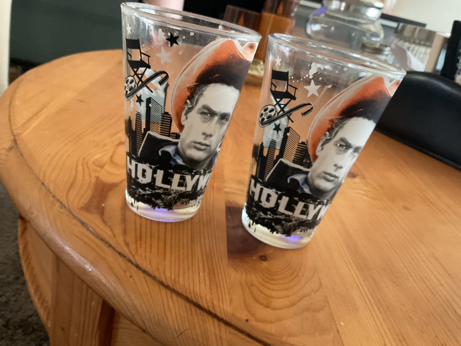 Set van 2 Hollywood glazen met filmster design james dean, Huis en Inrichting, Vintage, Meerkleurig, Verzenden, Zo goed als nieuw