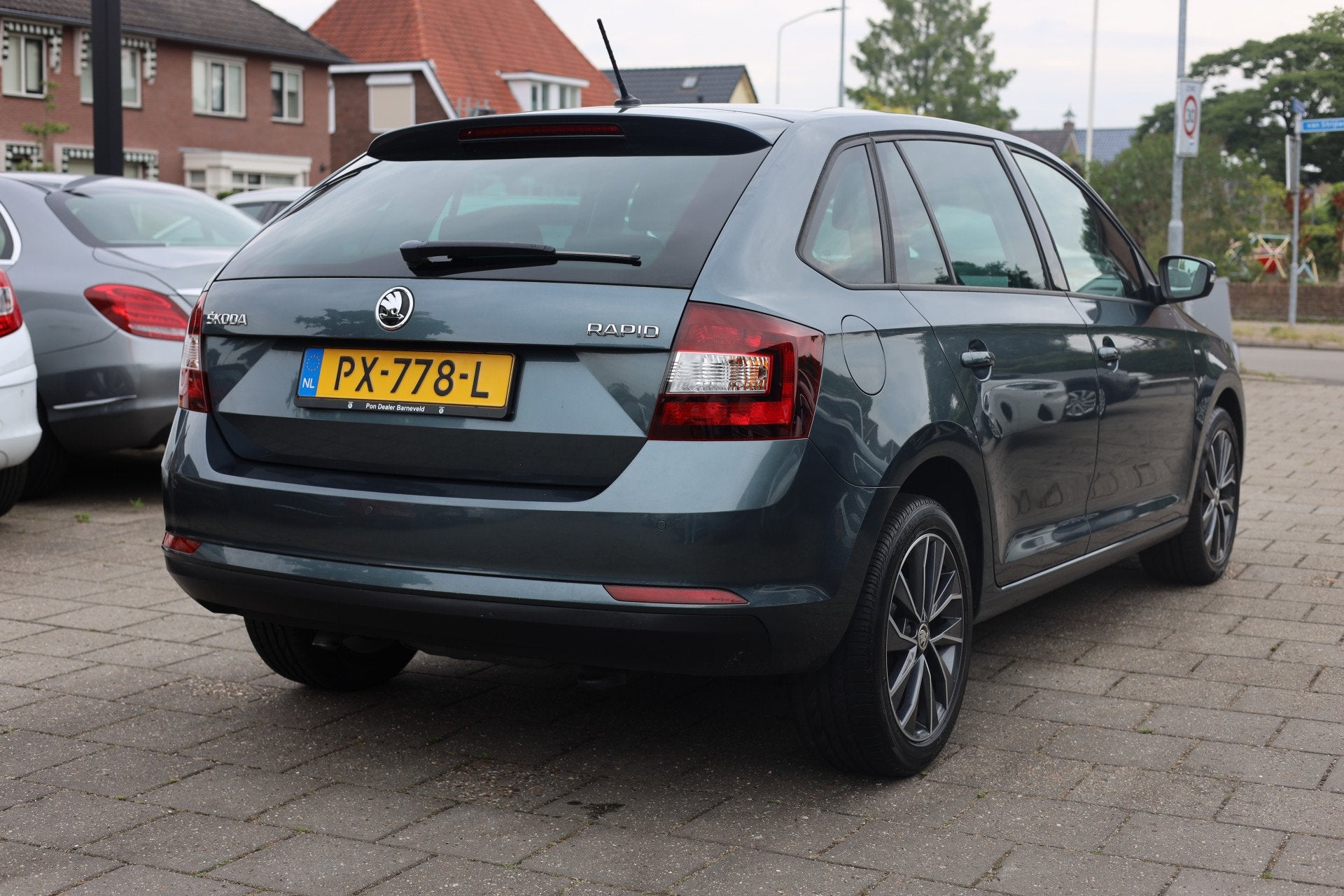 Skoda Rapid Spaceback 1.0 TSI GREENTECH DRIVE | NAVI | CARPL, Auto's, Voorwielaandrijving, Stof, Gebruikt, 580 kg