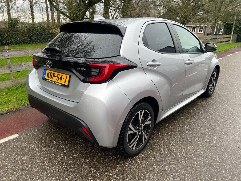 Toyota Yaris 1.5 Hybrid 115 First Edition Camera Automaat, Gebruikt, 450 kg, 1490 cc, Bedrijf