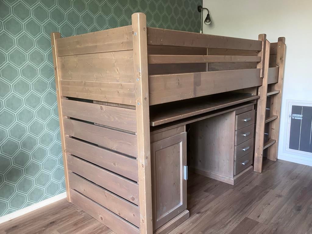 Alta hutbed/ hoogslaper met bureau en kast - massief hout, Gebruikt, Eenpersoons, Minder dan 160 cm, Ophalen of Verzenden