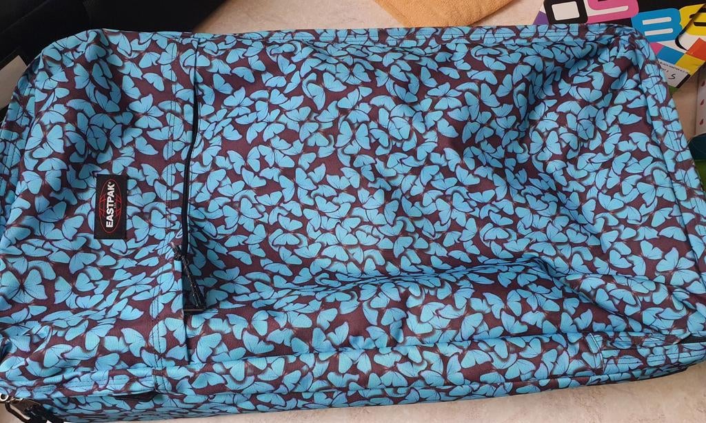 Eastpak koffer met vlinderprint 70 L, Ophalen, Zacht kunststof, 70 cm of meer, Wieltjes
