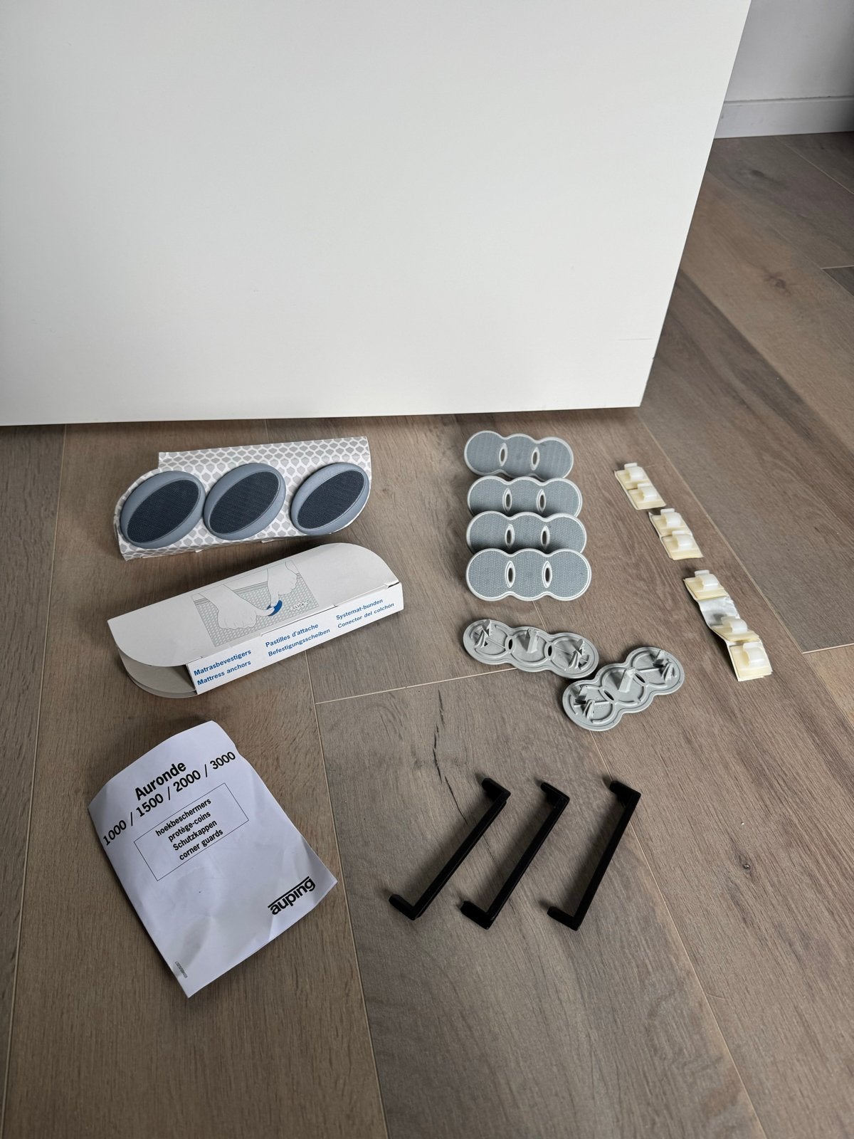 Auping bed accessoires: matrasbevestigers, hoekbeschermers, Zwart, Tweepersoons, Ophalen of Verzenden, Zo goed als nieuw