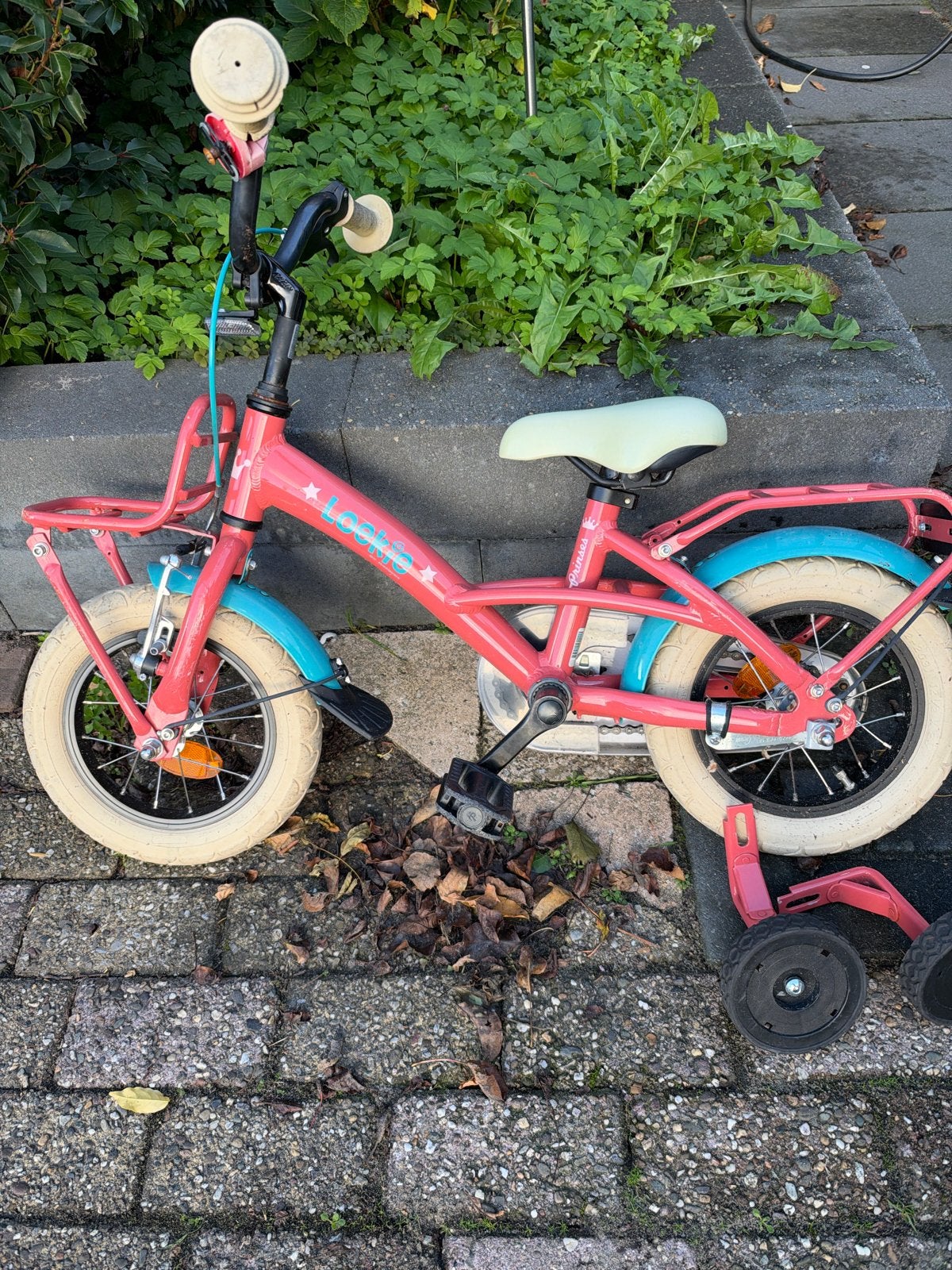 Loekie 12 inch roze met zijwieltjes, Fietsen en Brommers, Ophalen, Terugtraprem, Zijwieltjes, Gebruikt