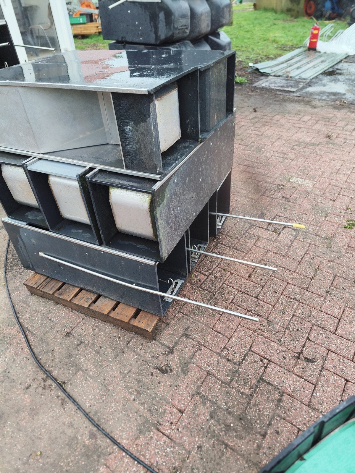 Biggen voederbakken / breibakken - Makon Staalbouw