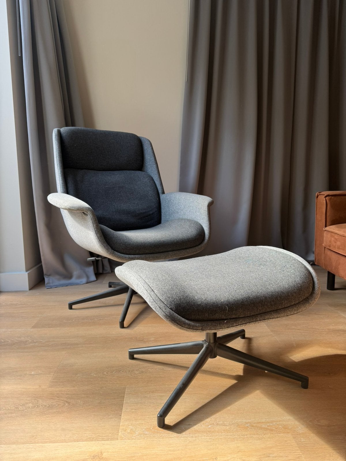 IKEA Äleby draaifauteuil met poef, Ophalen, 75 tot 100 cm, Zo goed als nieuw, Stof