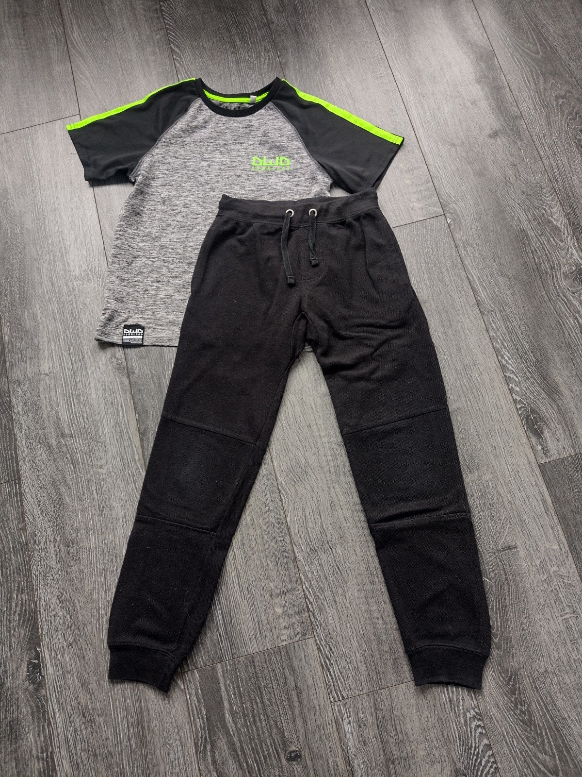 Sportbroek en shirt maat 134/140, Kinderen en Baby's, Kinderkleding | Maat 134, Ophalen, Sport- of Zwemkleding