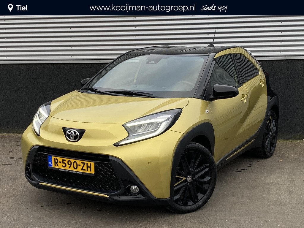 Toyota Aygo X 1.0 VVT-i MT Premium NL-auto vol luxe boekjes, Auto's, Toyota, Voorwielaandrijving, Gebruikt, 4 stoelen, Leder en Stof