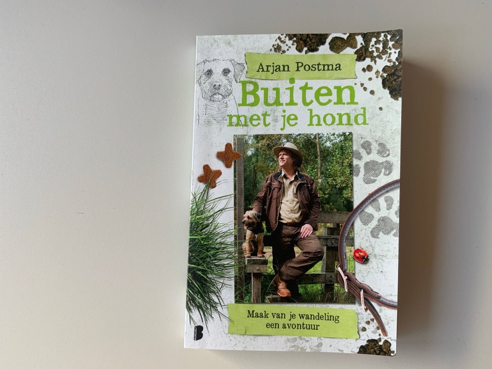 Buiten met je hond - Maak van je wandeling een avontuur, Boeken, Ophalen of Verzenden, Zo goed als nieuw, Honden