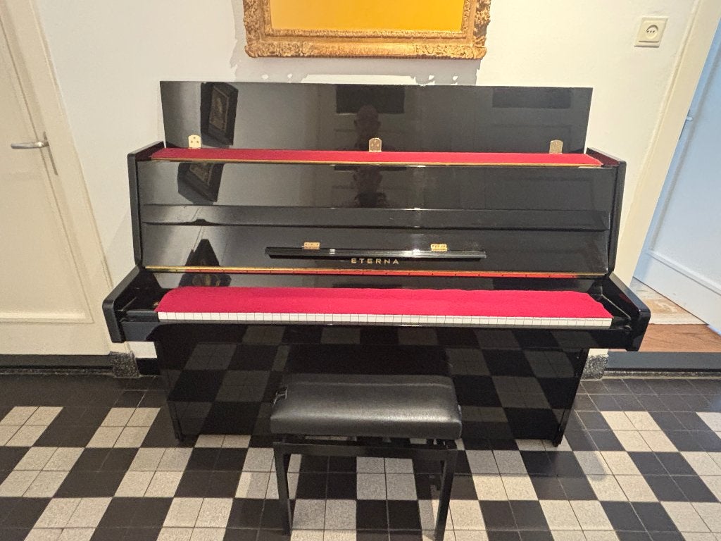 zeer goede zwarte Eterna piano (submerk van Yamaha)