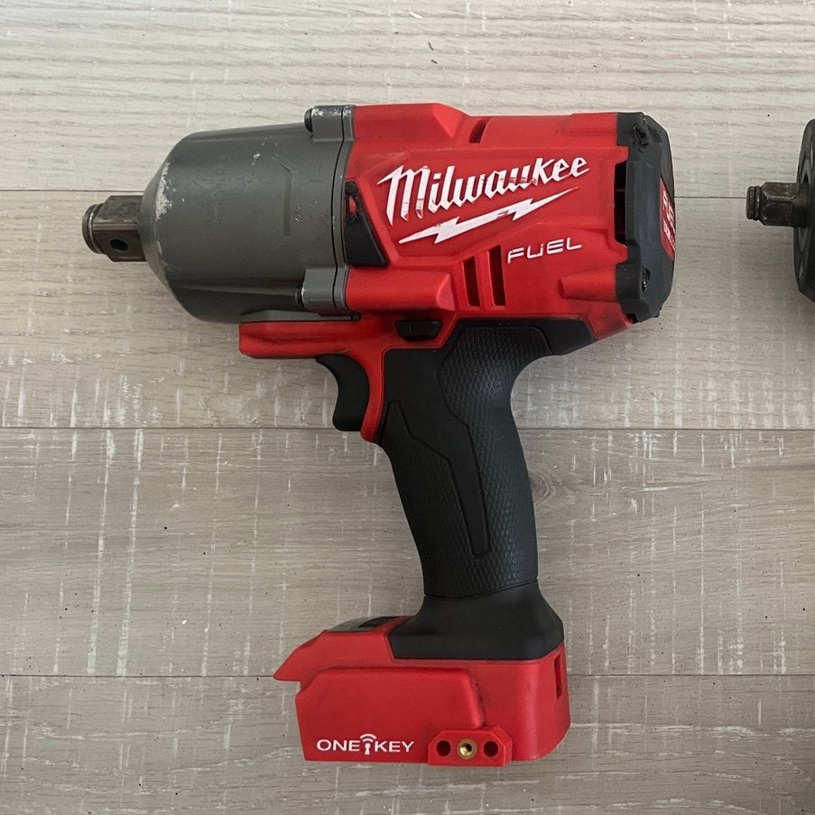 Gezocht: defecte Milwaukee slagmoersleutel voor onderdelen, Ophalen of Verzenden, Zo goed als nieuw