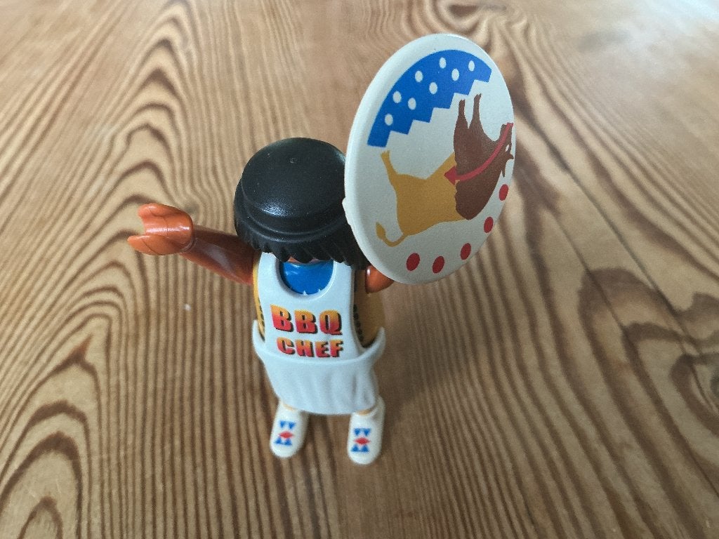 Playmobiel mannetje met BBQ short en bord, Ophalen of Verzenden, Zo goed als nieuw, Figuren