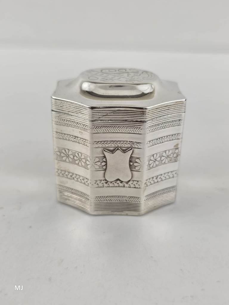 Zilveren lodereindoosje                                  Z37, Antiek en Kunst, Ophalen of Verzenden, Zilver