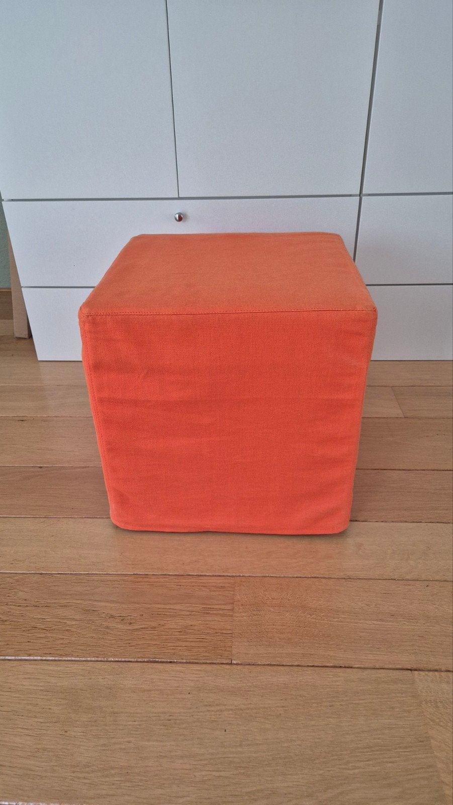 Ikea Hack/Eket poef/bijzet tafel met oranje stoffen hoes, Ophalen, Minder dan 50 cm, Gebruikt, Vierkant