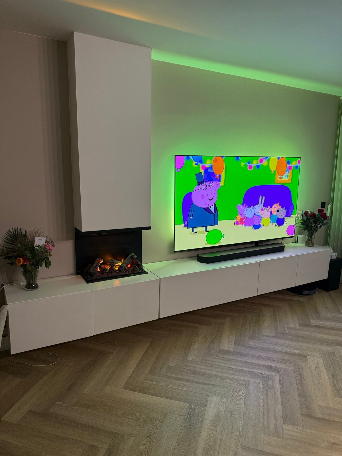 Modern TV-meubel met geïntegreerde elektrische haard, Ophalen, Zo goed als nieuw, Inbouwhaard, Elektrische haard