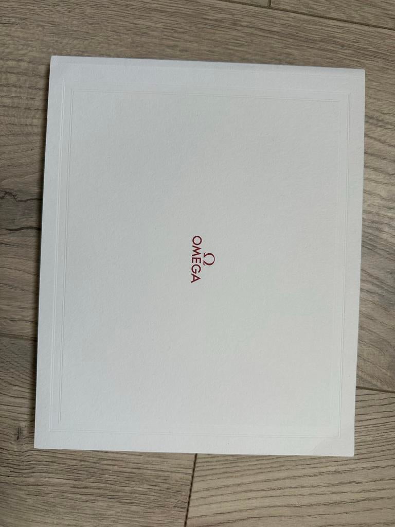 Omega horloge tafelboek catalogus, Boeken, Ophalen of Verzenden, Nieuw